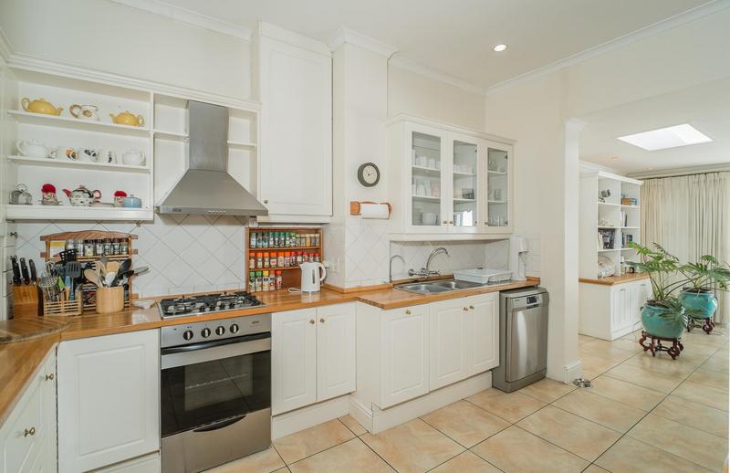 5 Bedroom Property for Sale in Kenilworth Upper Western Cape